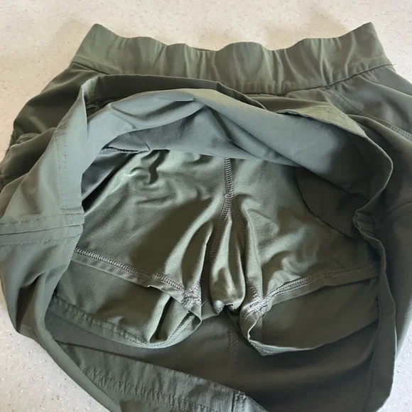 Colombian Women’s Army Green Pull On Skort - Size Small - Picture 4 of 4